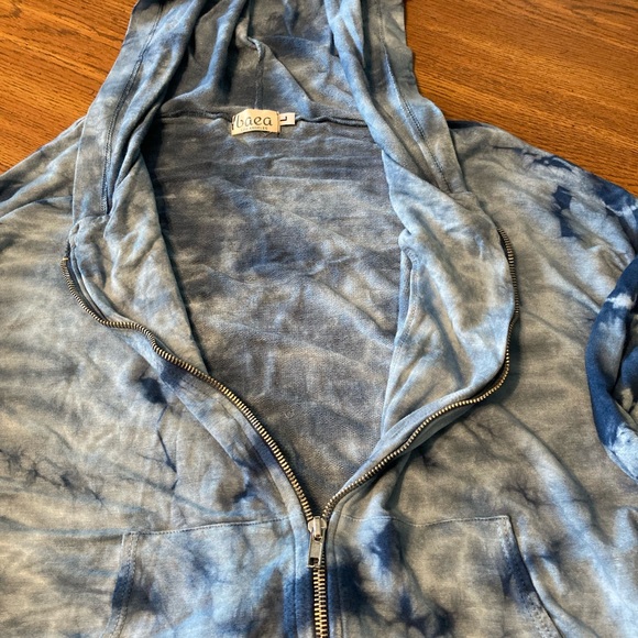 Baea Women’s Hoodie - Picture 5 of 9